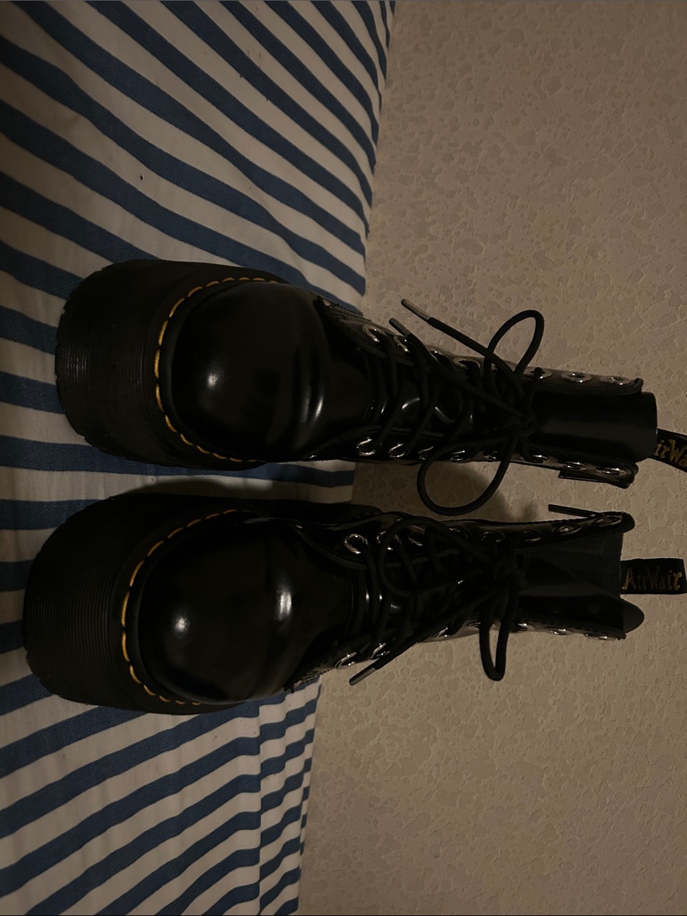 Max platform Jadon doc martens
